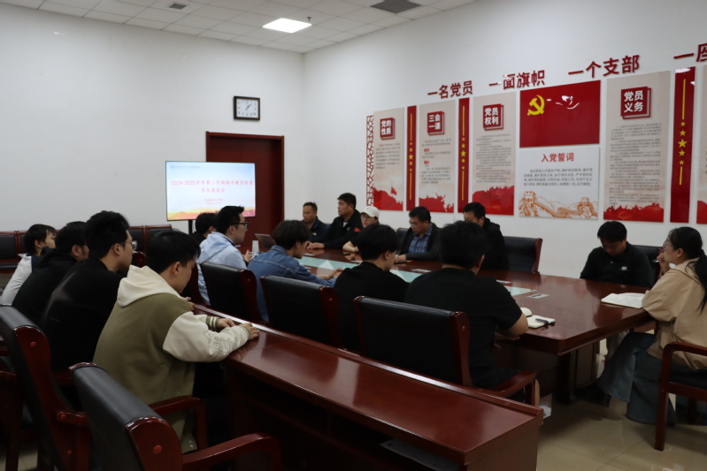 我院召开学生座谈会，...